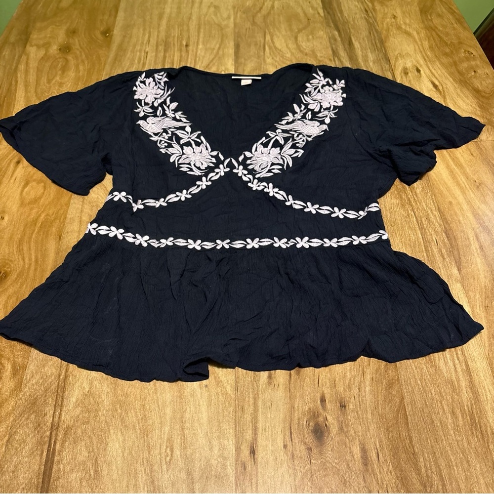 5/$25 Knox Rose Deep Navy Floral Bird Embroidered Short Sleeve Top Size Large